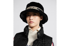 قبعة كريستيان ديور دي-بوبي كاناج دلو بحافة صغيرة | قبعة ديور الشتوية (متعددة الألوان)