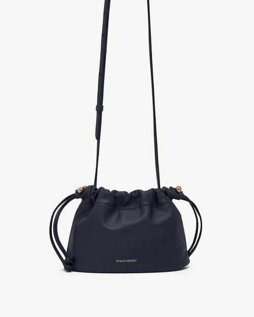 STRATHBERRY Charlotte Drawstring | حقيبة يد (أسود)