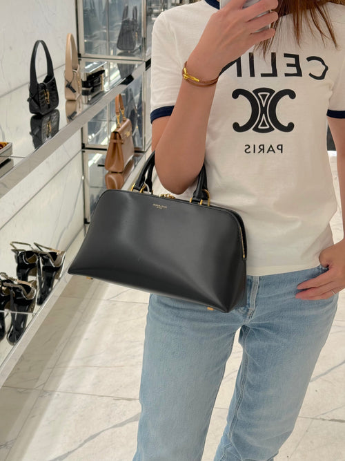 YSL Saint Laurent Sac De Jour جلد لامع صغير | حقيبة يد سان لوران (أسود)