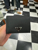 محفظة برادا 1MV204 صغيرة من جلد سافيانو | محفظة برادا (متعددة الألوان)