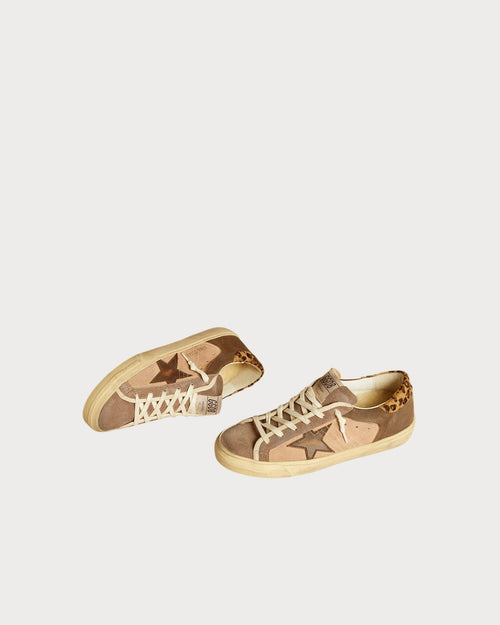 GOLDEN GOOSE Women’s Super - Star in suede with leather star and pony skin heel tab | 黃金鵝 黃金鵝 女款 Super - Star 採用麂皮材質,搭配皮革星星與小馬皮後跟標籤(淺粉色與棕色) - LondonKelly 英國名牌代購