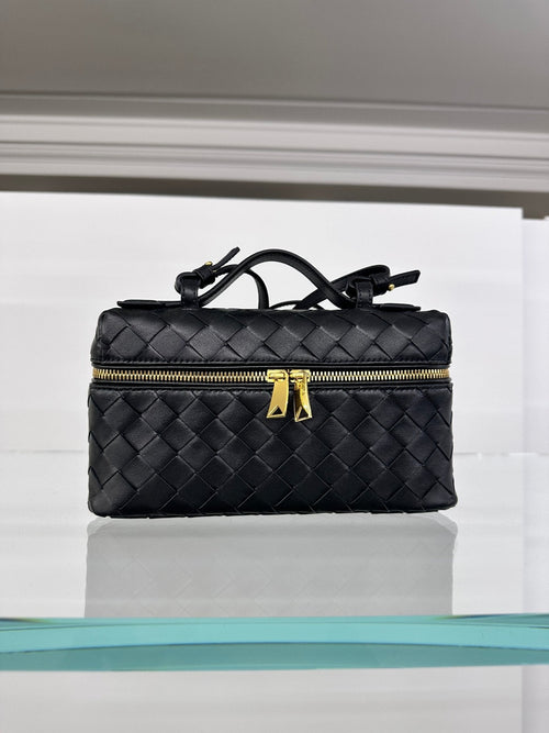 Bottega Veneta شراء من المملكة المتحدة مقابل متاجر هونج كونج | مقارنة الفرق الحقيقي الأحدث لعام 2026 - LONDONKELLY شراء العلامات التجارية البريطانية الفاخرة بالنيابة