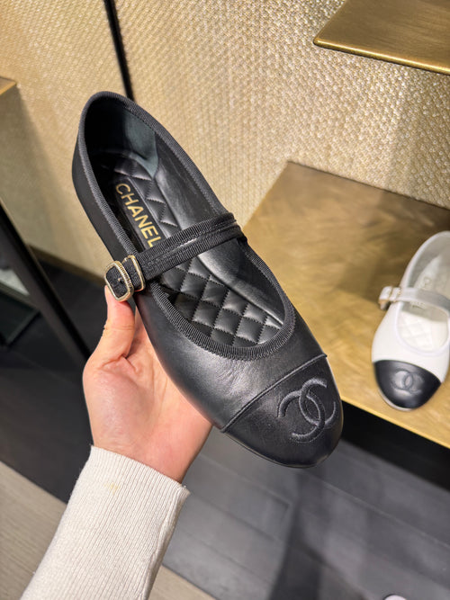 CHANEL Black Leather Flat | Chanel flat shoes (black)