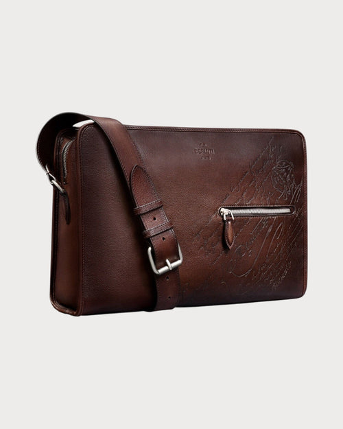 BERLUTI Journalier XL Scritto Leather Messenger | 伯魯提 男仕手袋 (啡色) - LONDONKELLY 英國名牌代購
