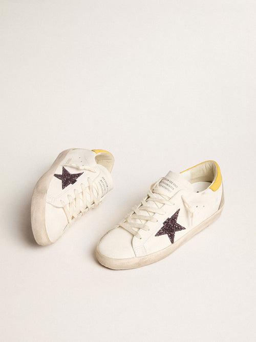 GOLDEN GOOSE Women’s Bio - based Super - Star with red glitter star and leather heel tab | 黃金鵝 黃金鵝 女款 Bio - based Super - Star 搭配紅色亮片星星與皮革後跟標籤（白色） - LondonKelly 英國名牌代購